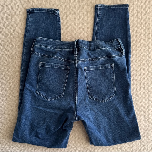 ATHLETA Sculptek 9” Rise Skinny Jean in Dark Wash - Picture 2 of 8